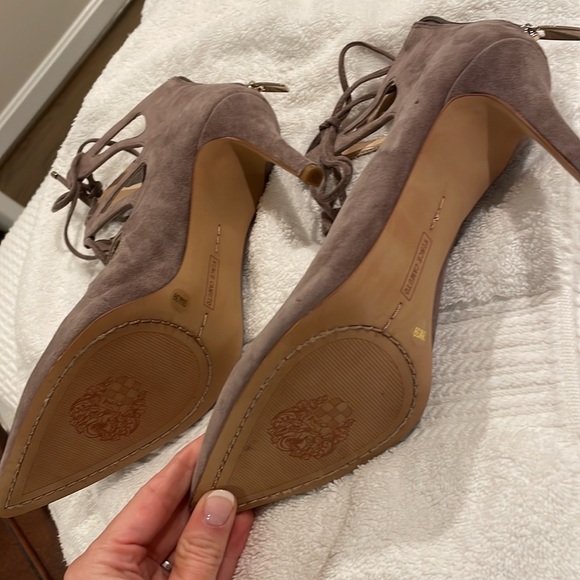 Gray suede lace up heels with zipper closure - Picture 2 of 4